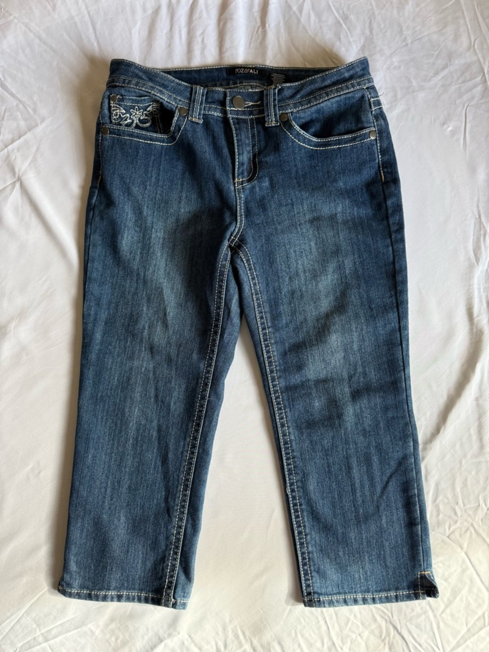 Roz & Ali Capri Denim Jeans
